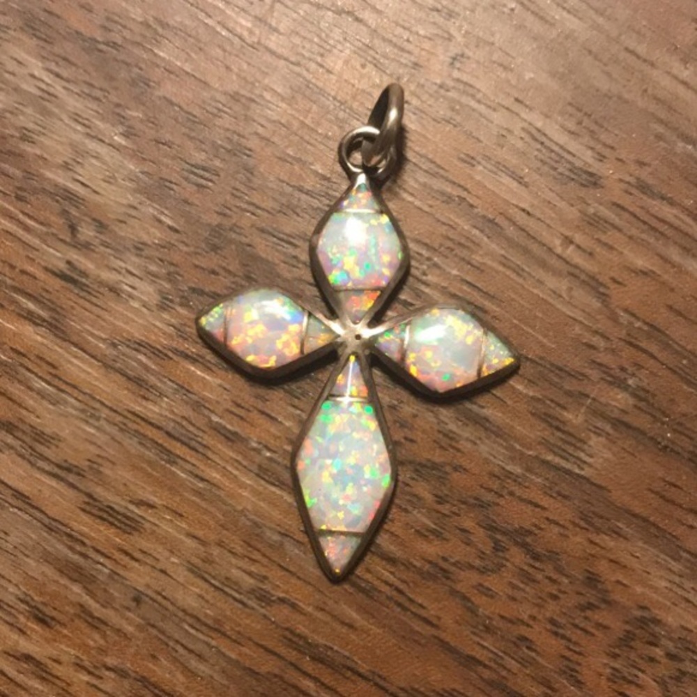 Opal and sterling silver cross❄️